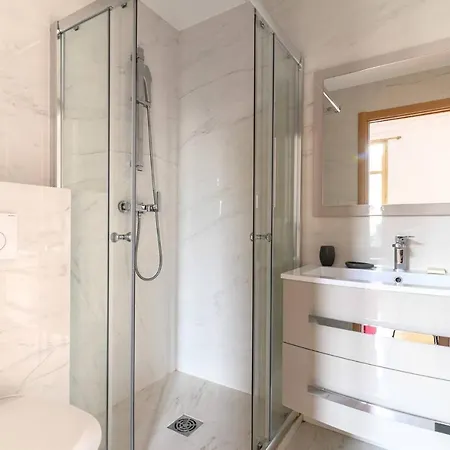 Bright And Spacious Apartment Equipped With All Comfort, At Two Steps From * Beausoleil
