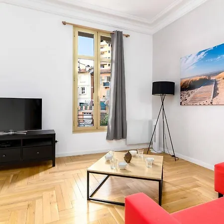 Bright And Spacious Apartment Equipped With All Comfort, At Two Steps From Appartement *